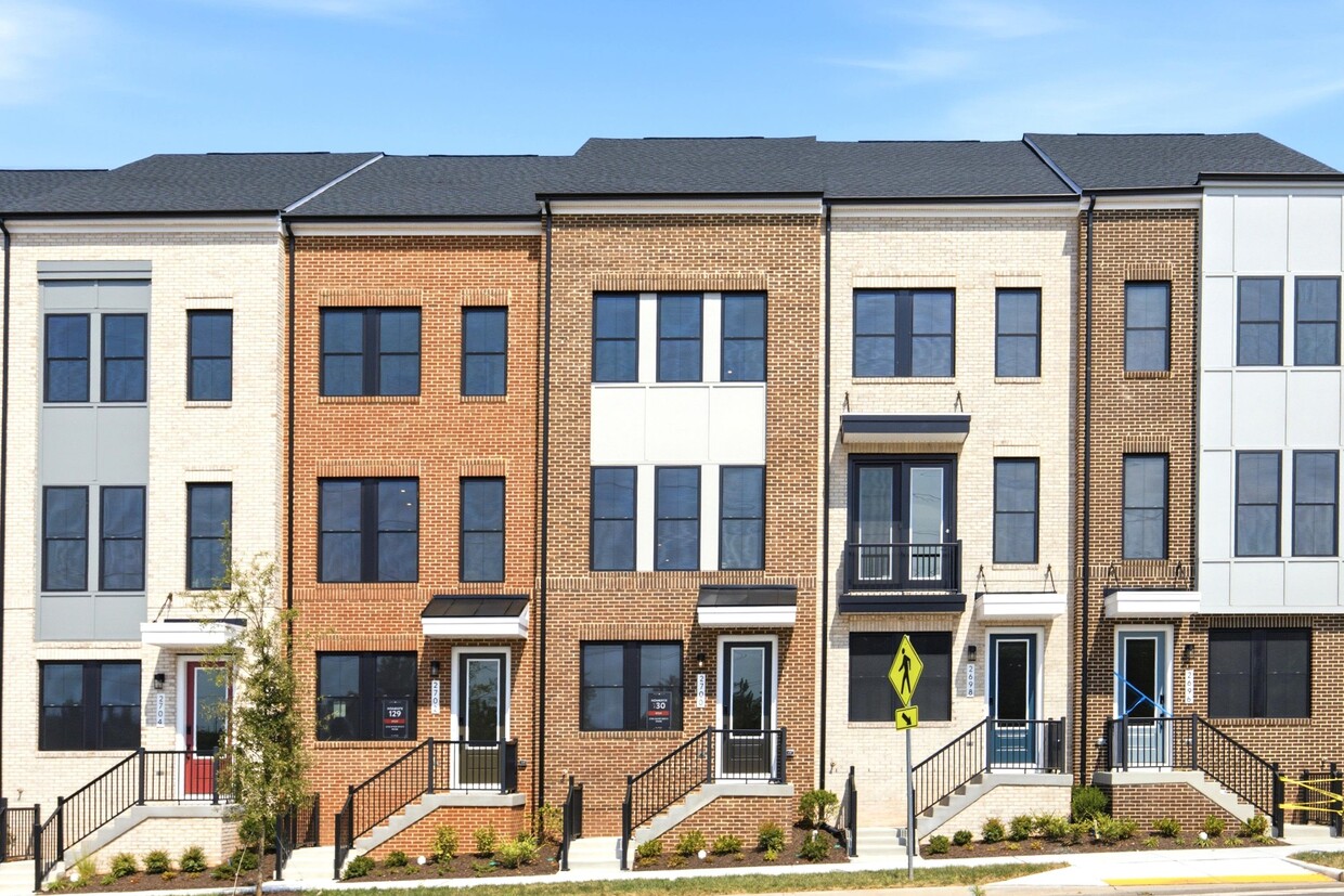 Foto del edificio - 2700 River Birch Rd