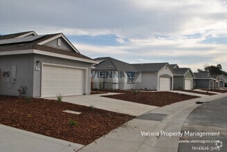 Building Photo - 501 Fox Hunt Wy