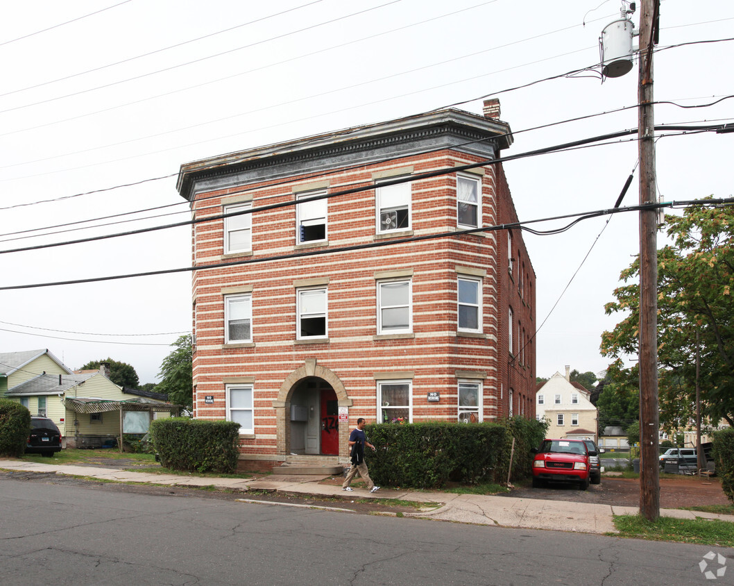 Building Photo - 126 Oak St