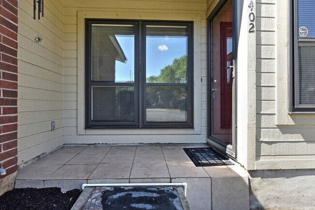 Foto del edificio - 3404-3404 Ridge Ash