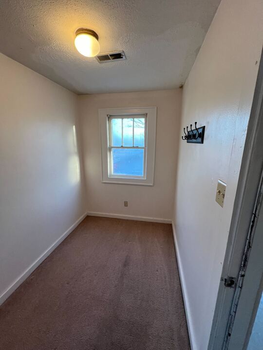 Foto del edificio - 355 N Oak St