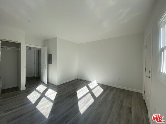 Foto del edificio - 142 Douglas St