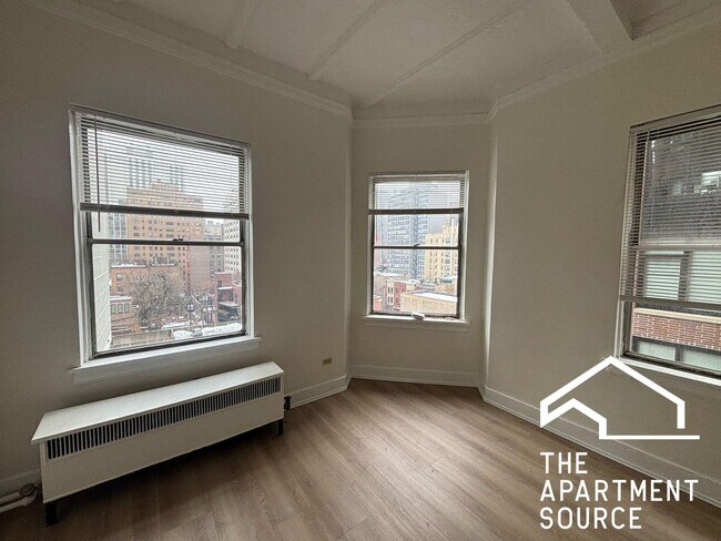 Foto del edificio - 1220 N State Pkwy