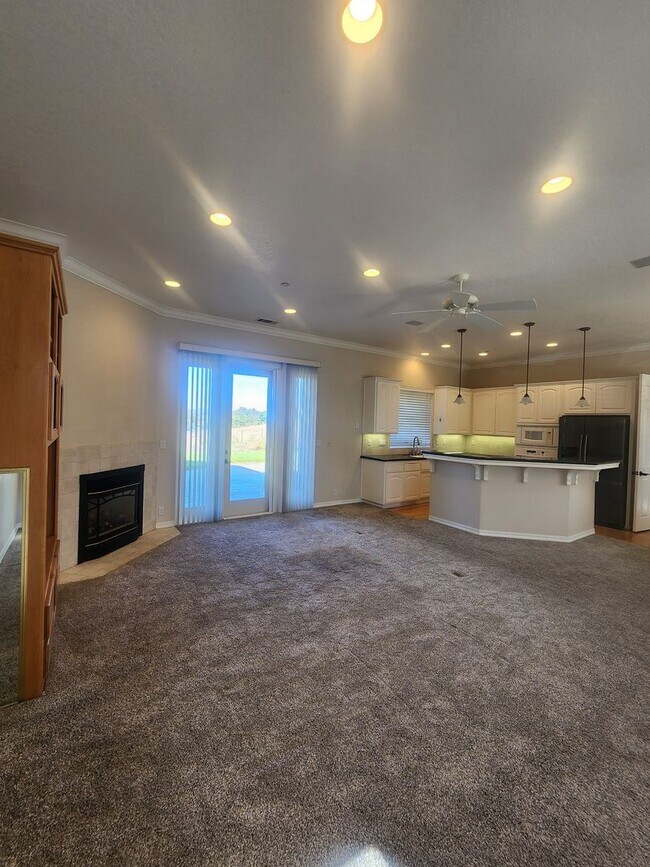 Foto del edificio - Gorgeous Country Home with View- ALL UTILI...