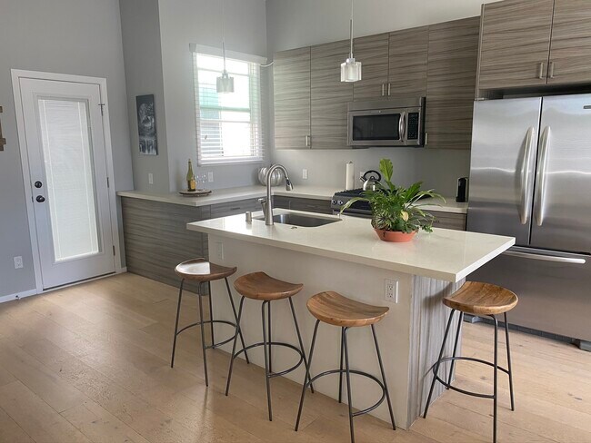 Building Photo - 180 Dolores St