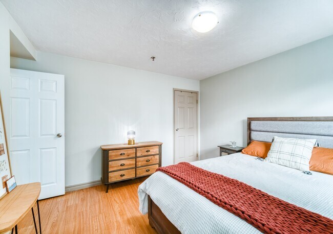 Photo du bâtiment - 5778-5778 South St