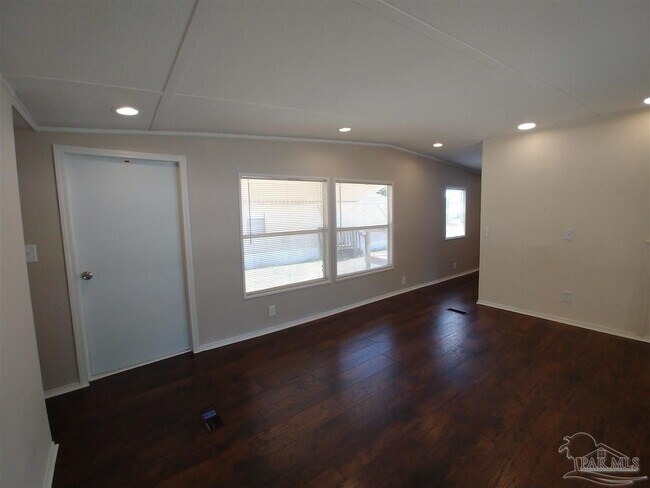 Building Photo - 2821 Hillcrest Ave
