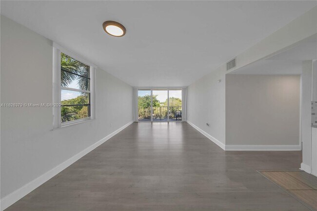 Building Photo - 13120 SW 92nd Ave