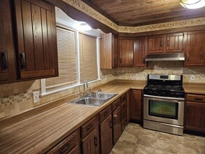 Building Photo - 2832 Clyburne St