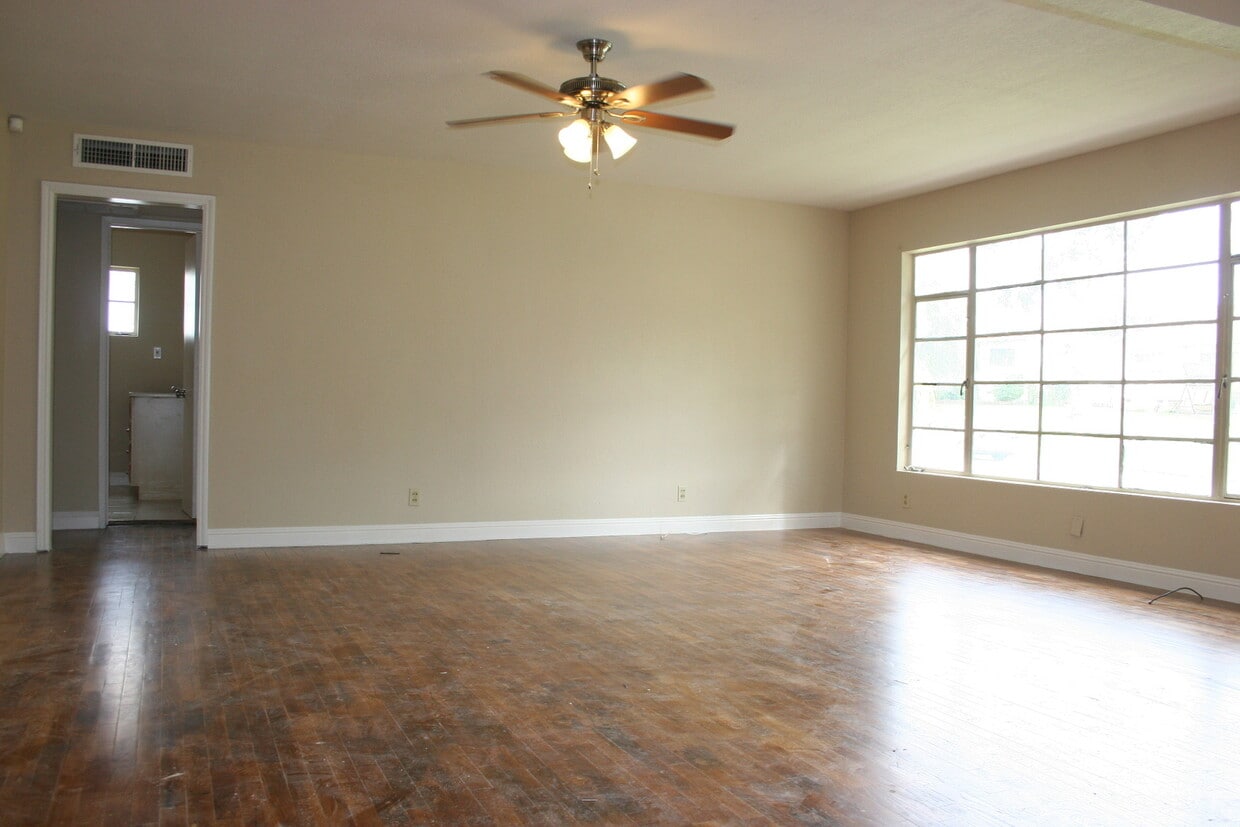 Building Photo - GORGEOUS 3bd 1ba NE Haley & Columbus Area ...