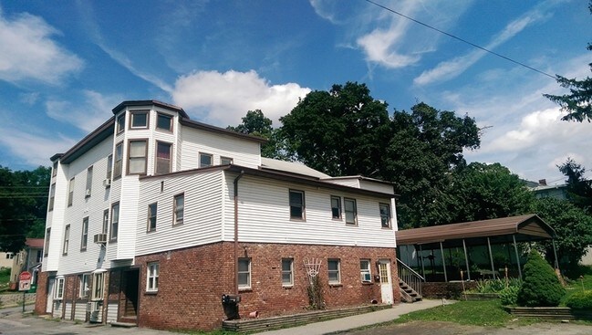 Building Photo - 8 Clapp Ave