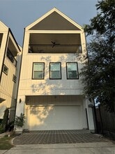 Building Photo - 412 N Live Oak St