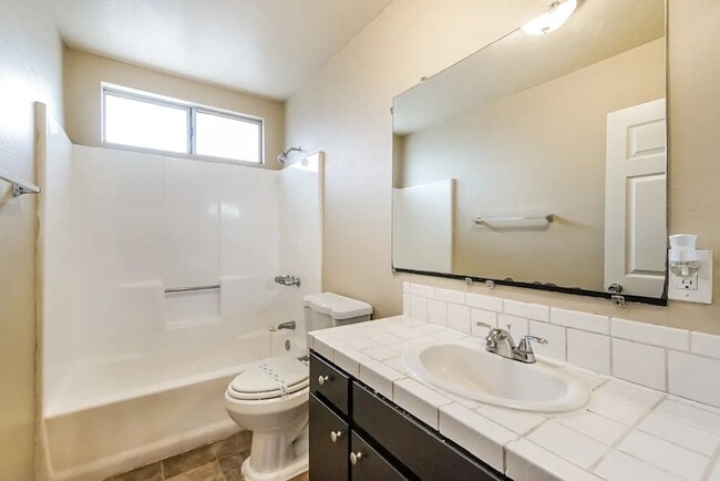 Foto del edificio - 2665 E Jefferson St