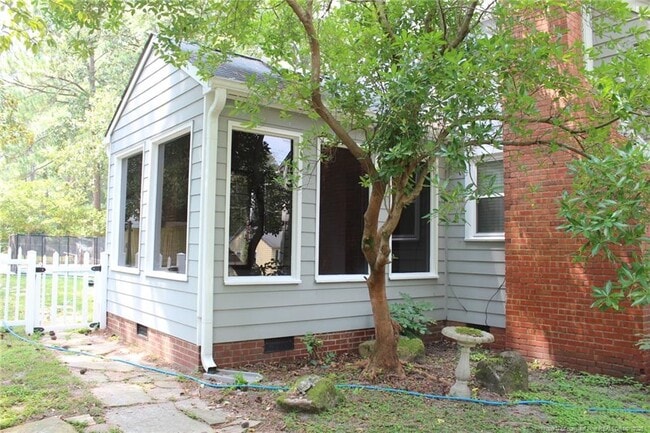Building Photo - 236 Pinecrest Dr