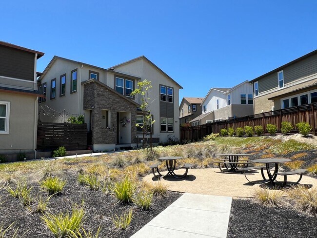 Foto del edificio - Beautiful 2 story home located in gated community of Wallis Ranch Dublin