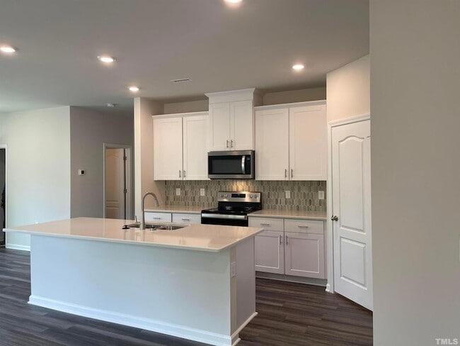 Foto del edificio - 101 Joneshaven Dr