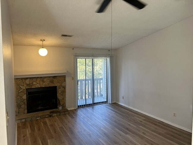 Foto del edificio - 3615 N Crestview Dr NW