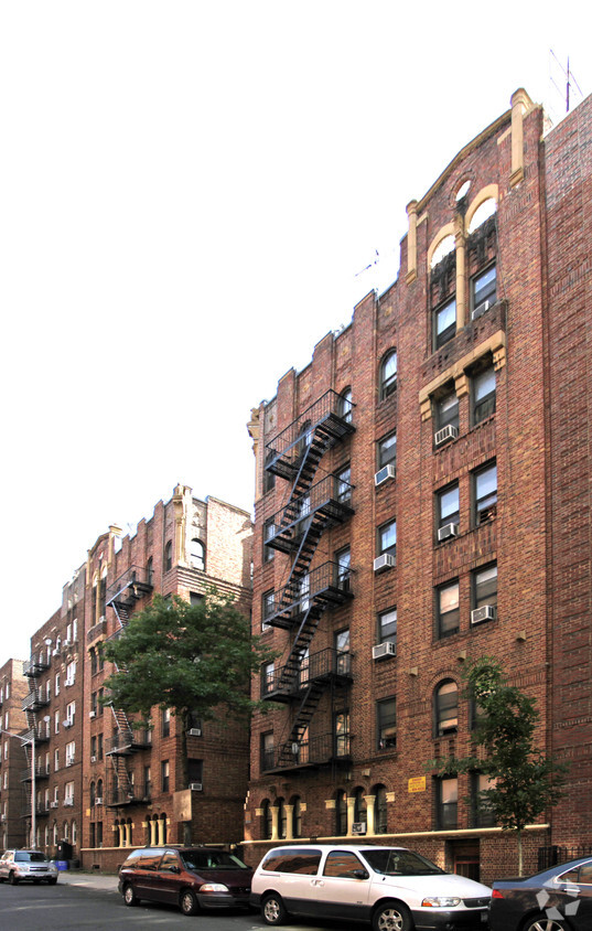 Primary Photo - 201 E 18th St