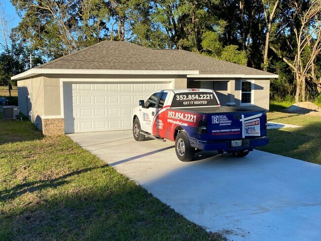 Foto del edificio - !!! Coming in MID APRIL!!! Custom Home - Desirable SE  Neighborhood 3/2/2 **Won't Last**