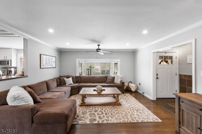 Foto del edificio - 487 W Shore Trail
