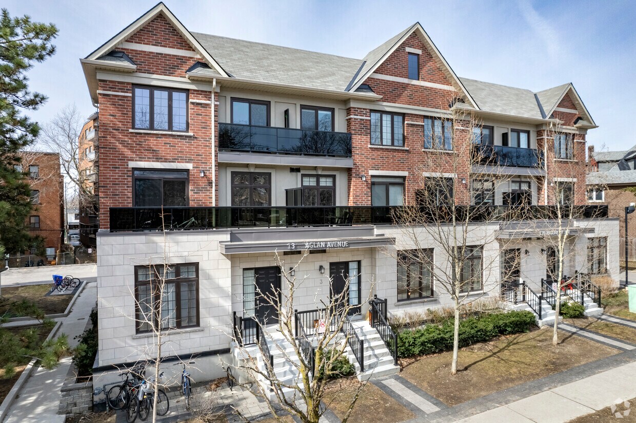 130 Raglan Ave, Toronto, ON M6C 2K6 130 Raglan Ave Toronto, ON