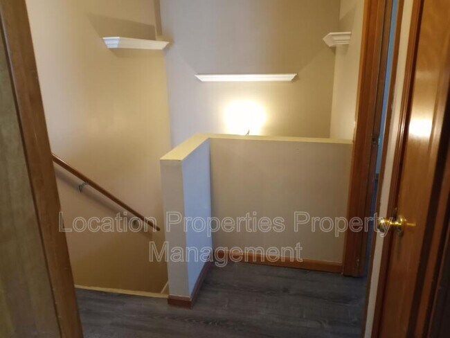 Foto del edificio - 906 Christie Ct