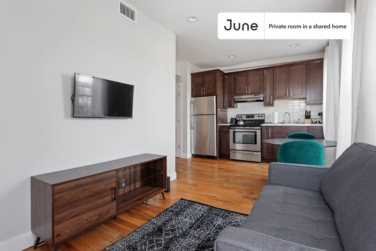 Foto principal - Room in Shared 4 bed/2 bath home