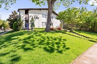 Building Photo - 5722 Gaston Ave