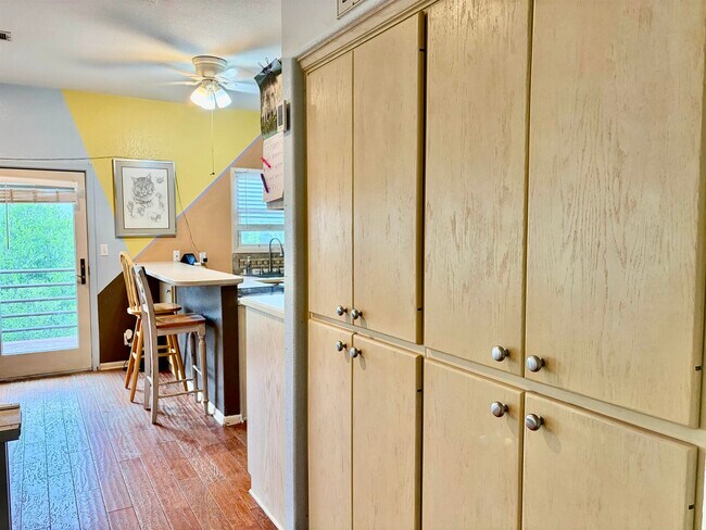 Foto del edificio - 512 Side Saddle