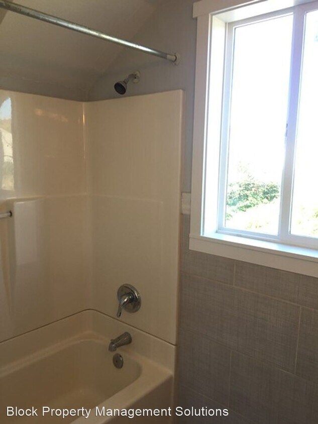 Building Photo - 3 br, 2 bath House - 5151 S. Director St