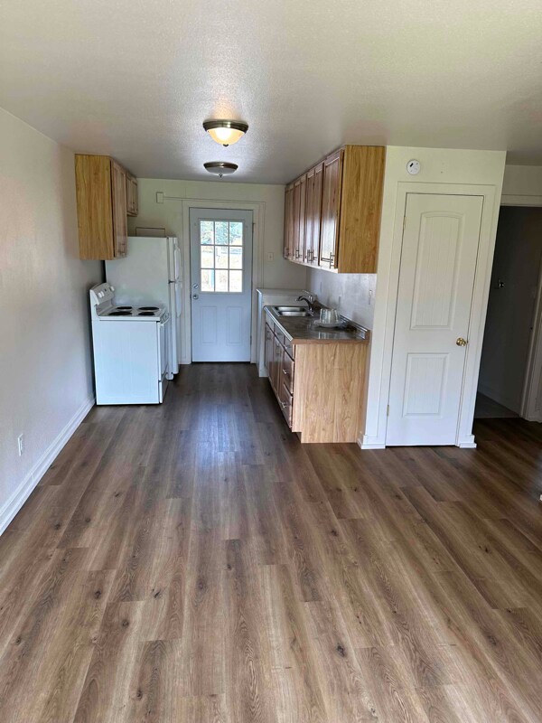 661 8th Ave E N Unit 6, Columbia Falls, MT 59912 Room for Rent in