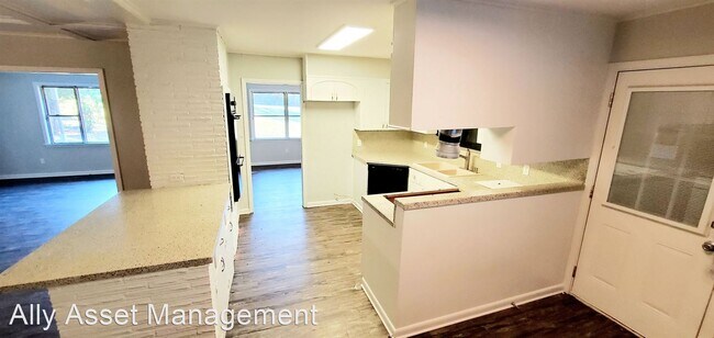 Building Photo - 3 br, 2 bath House - 5423 S. Lakeshore