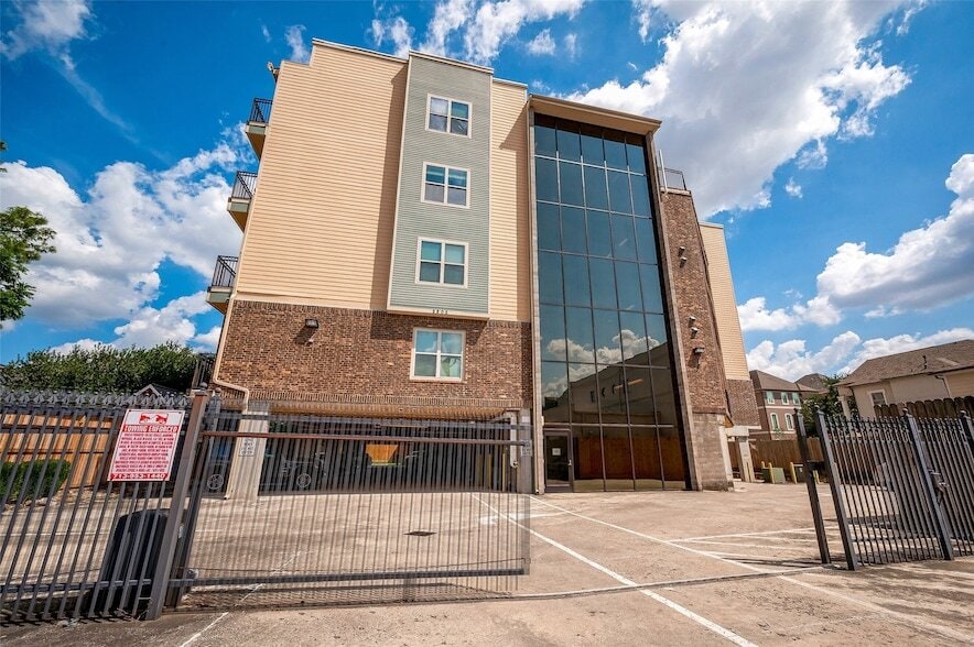 Photo - 2802 MORRISON ST Unit 301