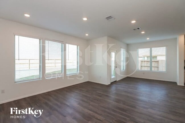 Building Photo - 7307 Hillside Ave