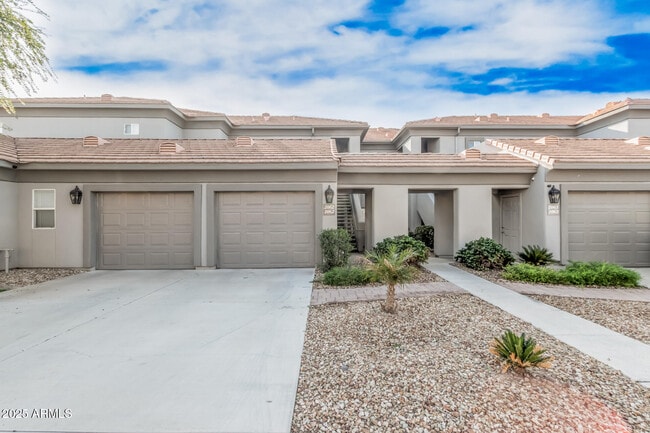 Building Photo - 7401 W Arrowhead Clubhouse Dr