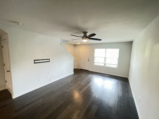 Building Photo - Villages of Riverwood townhome with 2 bedr...