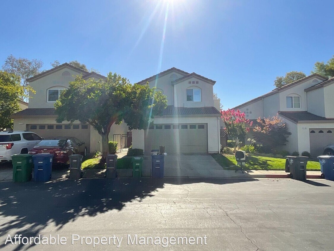 Foto principal - 3 br, 2.5 bath House - 1108 Vista Pointe Cir