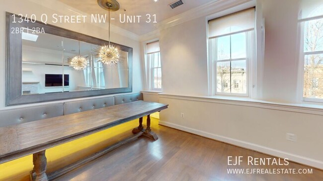 Foto del edificio - Top Floor Logan Circle Two Bedroom Apartme...