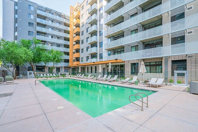 Foto del edificio - 333 E Roosevelt St