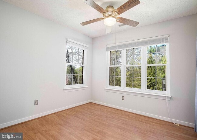 Foto del edificio - 201 Burkwood Ct