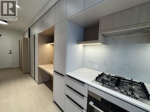 Building Photo - 125 Albert St