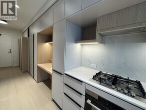 Building Photo - 125 Albert St