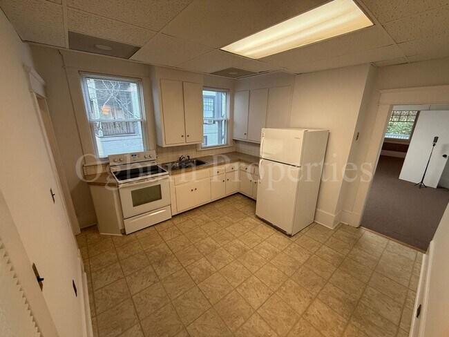 Building Photo - 124 Taylor St SW