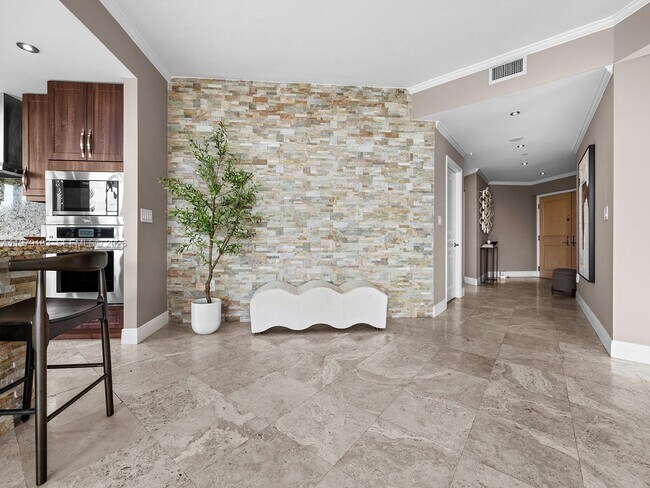 Foto del edificio - 2645 S Bayshore Dr