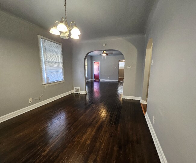 Building Photo - 2406 Petrova Ave