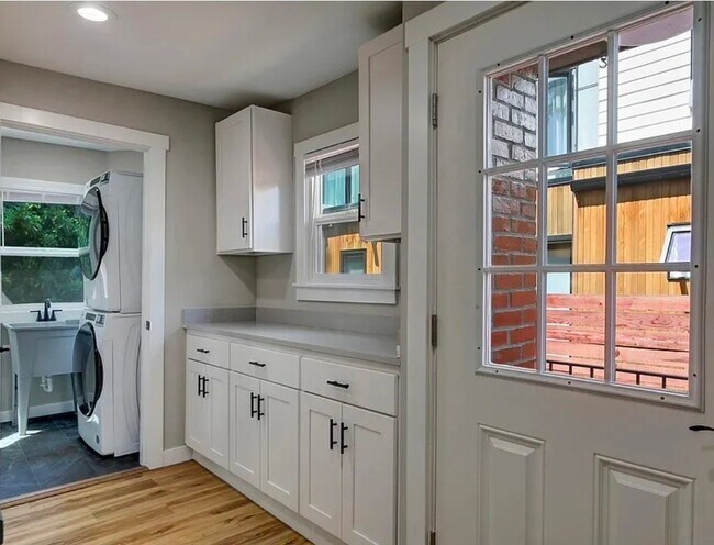 Foto del edificio - 5723 25th Ave NE