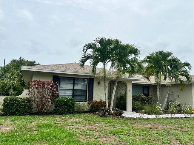 Foto del edificio - BEAUTIFUL 3 BEDROOM POOL HOME IN SANDPIPER...