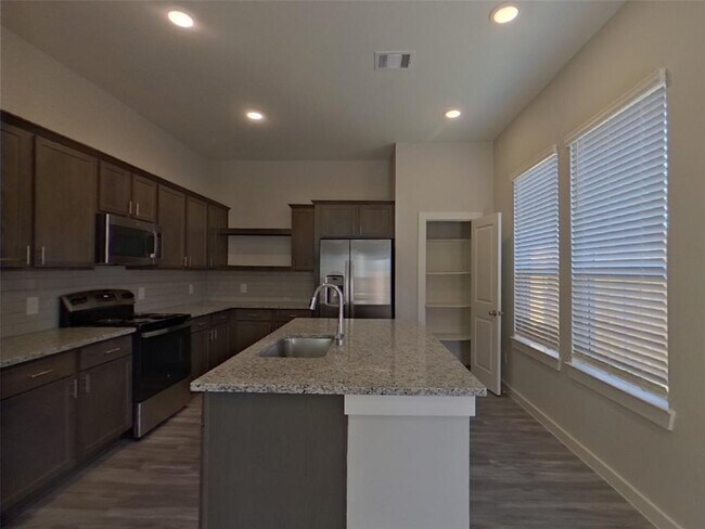 Building Photo - 9835 Willow Creek Commerce Dr