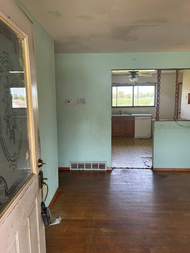Foto del edificio - 2611 Meadowlane Dr