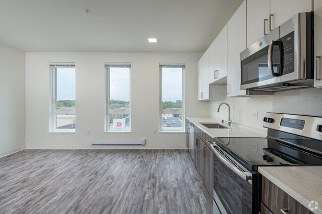 STUDIO, 1 BA - 475 SF - Eastsider